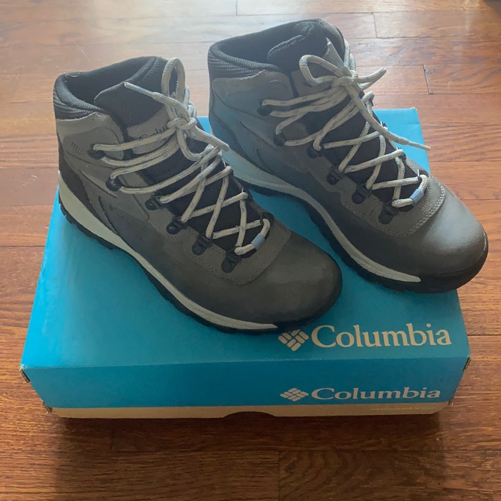 previously loved hiking boots - worn less than 5x